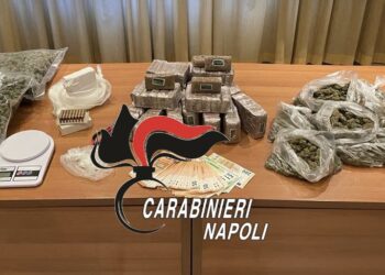 Sant’Anastasia, 14 chili di droga in casa di una 52enne incensurata: 4 arresti (Video)