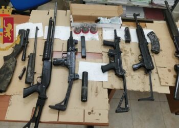 Camorra: polizia scopre arsenale sotterrato a 3 metri di profondità nel casertano (Foto)