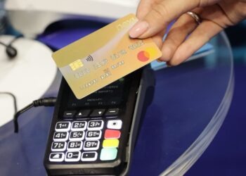 Carte e bancomat, multe a partire da giugno per esercenti che rifiutano pagamenti con Pos