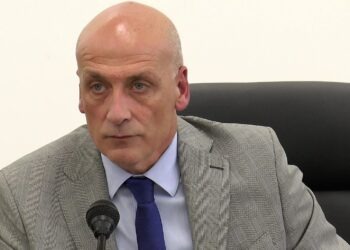 Pozzuoli, indagato il sindaco Figliolia: turbativa d’asta e corruzione per l’appalto rione Terra