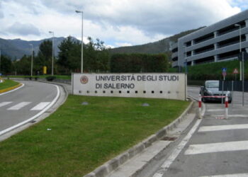 Università di Salerno, specializzandi della scuola di Ortopedia: costretti a fare flessioni se in ritardo