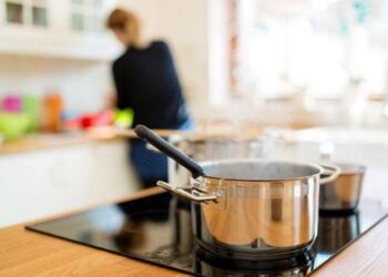 Bonus casalinghe 2022: a chi spetta e le agevolazioni per chi svolge attività domestica