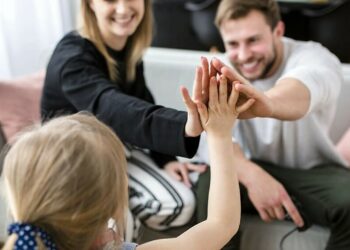 Ai figli il cognome di entrambi i genitori: sentenza “storica” della Corte Costituzionale