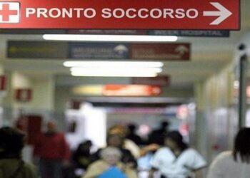 Pronto soccorso ospedale San Paolo, Napoli: calci e pugni a infermiera e guardia giurata