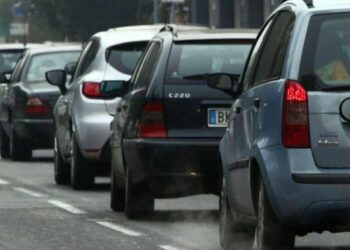 Comune di Aversa, provvedimenti antismog: ordinanza che vieta la circolazione delle auto fino a dicembre
