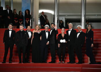 Cannes: i ragazzi del rione Sanità con Martone e Favino sul red carpet de La Croisette