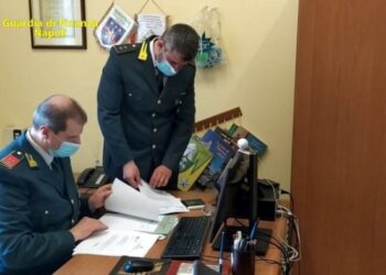 Truffa Bonus Cultura, 12 arresti: adescavano 18enni sui social per ‘monetizzare’ i voucher