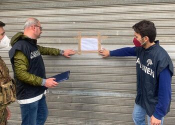 Fabbrica abusiva di scarpe scoperta a Trentola Ducenta: denunciato titolare