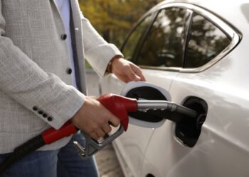 Bonus benzina per dipendenti esteso ai professionisti: come richiederlo