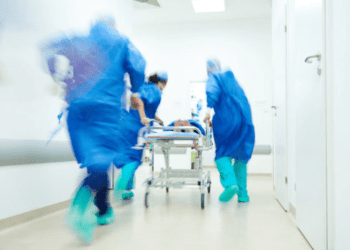 Sanità in Campania, via al piano per smaltire le liste d’attesa: più fondi e appuntamenti serali