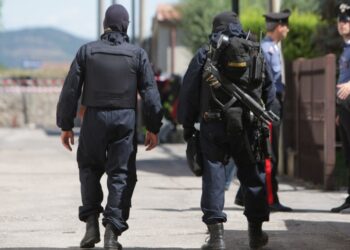 Violenza di genere a Giugliano: picchiata e segregata in casa, Carabinieri fanno irruzione e arrestano il marito 45enne