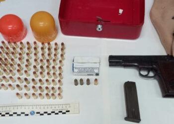 Castellammare, in un casolare abbandonato, sequestrate armi e droga