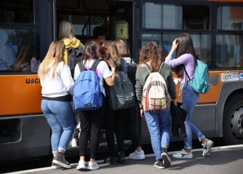 Bonus trasporti pubblici 2022 per studenti e lavoratori: come richiederlo, quanto vale