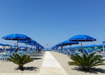 Estate 2022: Altroconsumo realizza un’inchiesta sui prezzi degli stabilimenti balneari e sulle preferenze degli italiani