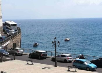 Targhe alterne sulla Costiera Amalfitana da Vietri a Positano: provvedimento ancora in fase di rodaggio
