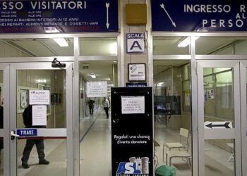 Madre e figlio travolti da un’auto a Fuorigrotta: bimbo di 3 anni, muore in ospedale