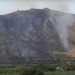 Mondragone, le fiamme avvolgono il monte Petrino