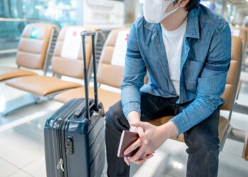 Ammalarsi di Covid prima di partire fa paura: aumentano le assicurazioni sui viaggi