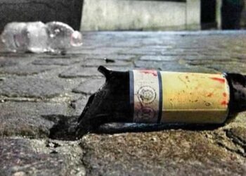 Colpito alla testa con una bottiglia di vetro al culmine di una rissa: 34 enne in ospedale a Ercolano