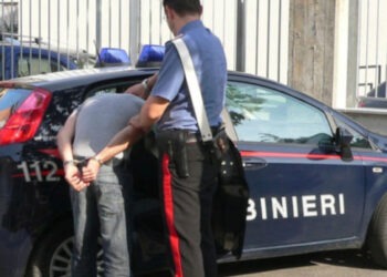 Presi a colpi di spranga per una rapina, terrore per i dipendenti di un distributore di carburanti a Pollena Trocchia