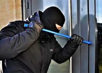 Banditi in azione a Castel Volturno: svaligiato un centro scommesse