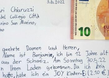 Un 12enne ruba un ovetto Kinder, ma si pente e invia una lettera di scuse e 10 euro al negoziante