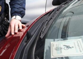 Caserta, sosta gratis con falsi permessi invalidi: diversi i casi scoperti dalla polizia municipale