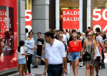 Saldi estivi 2022, si inizia il 2 luglio: ecco le date regione per regione