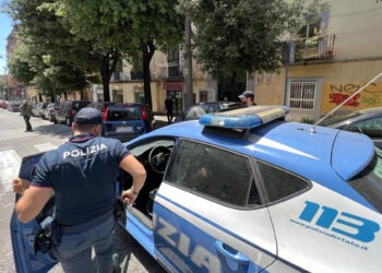 Sorelle sfregiate con l’acido a Napoli: la zia sottoposta a fermo confessa “sono stata io”