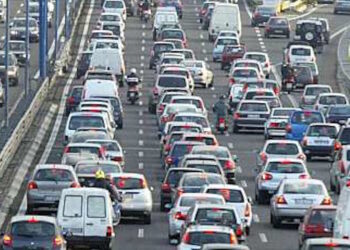 Incidente sulla Tangenziale di Napoli: un’auto si ribalta traffico in tilt con code di diversi km
