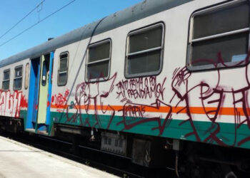 Incidente choc: treno investe auto a passaggio livello tra Somma Vesuviana e Ottaviano