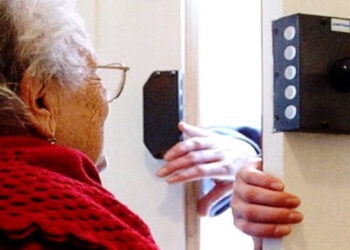 Truffa “Finto nipote”. 81enne chiama i carabinieri: arrestati 2 incensurati di solo 17 anni