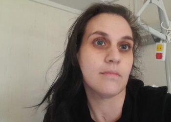 Angela Iannotta, in coma dopo bypass gastrico, torna a casa: dopo 7 mesi riabbraccia i 3 figli