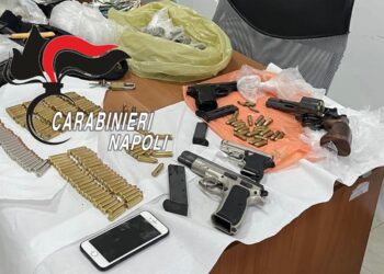 Caivano, scoperto arsenale di armi e droga in un magazzino: 38enne arrestato
