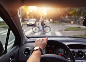 Codice della strada, la stretta su neopatentati: in auto con un solo passeggero