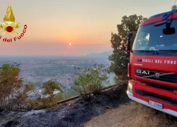 Casertano avvolto dalle fiamme: incendi a Maddaloni e a San Felice a Cancello