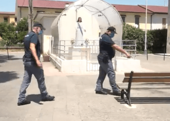 Frattamaggiore, arrestato l’aggressore dell’uomo dato alle fiamme: la vittima ne aveva fatto il nome