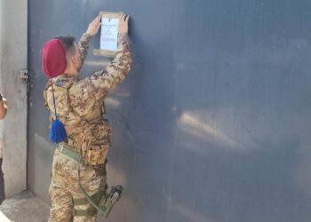 Operazione interforze nella ‘Terra dei Fuochi’: Oltre 285 mila euro di sanzioni e 6 attività commerciali sequestrate