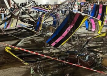 In Campania, crolla giostra con i bimbi sui seggiolini volanti: decine di feriti