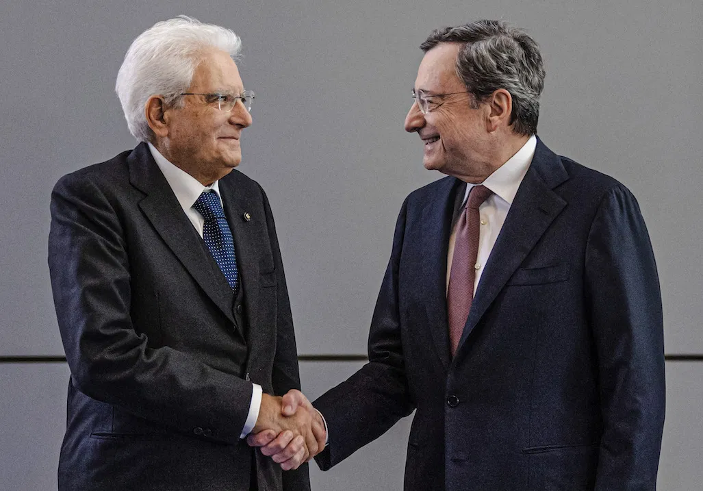 Il presidente della Repubblica Sergio Mattarella (a sinistra) e Mario Draghi (a destra). 