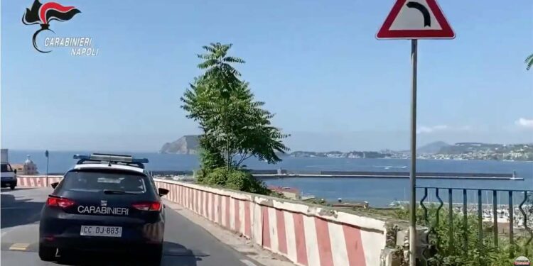 Rapina ad anziana a Pozzuoli