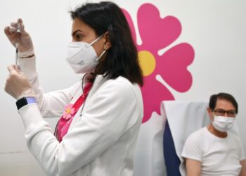 Covid, nuova ondata estiva e caos vaccini per gli over 60