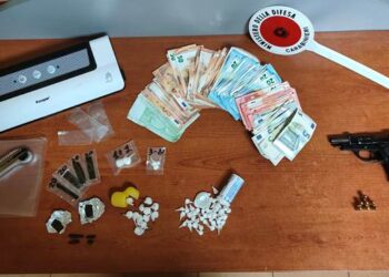 Nascondeva armi e droga in casa: arrestato 32enne nel casertano