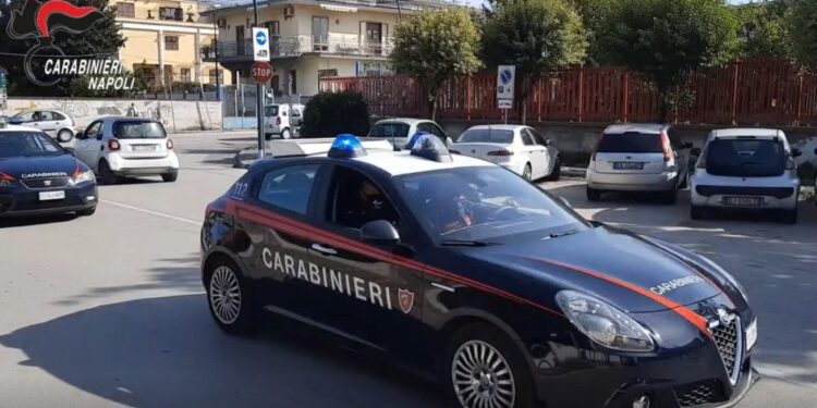 Afragola donna nascondeva nel trolley droga e armi. Arrestata