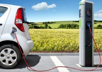 Auto elettriche e ibride: extrabonus per chi ha reddito sotto i 30mila euro