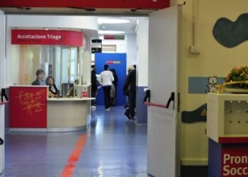 Castel Volturno, papà e figlio annegati: grave l’altro fratellino di 10 anni