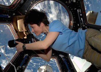 Samantha Cristoforetti, l’astronauta italiana a bordo della ISS, fotografa l’aurora dallo spazio: Le foto