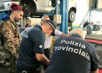 Terra dei fuochi, illeciti ambientali in provincia di Caserta e Napoli: circa 550 mila euro di sanzioni, denunce e sequestri