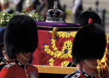 Regina Elisabetta II, domani, i funerali più imponenti mai avvenuti nel Regno Unito: tanti i capi Stato presenti