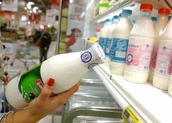 Rincari, allarme per il prezzo del latte: rischia di superare i 2 euro al litro